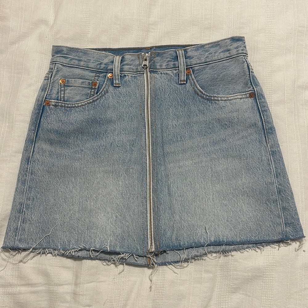 Levi’s zip up mini denim skirt